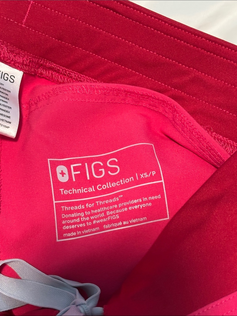 Figs Shocking Pink Scrub Set. Top XS, bottoms XSP - Picture 5 of 6